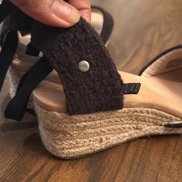 UGG Women's Classic Black Delmar Espadrille Wedges. Women size 7 - Picture 4 of 8